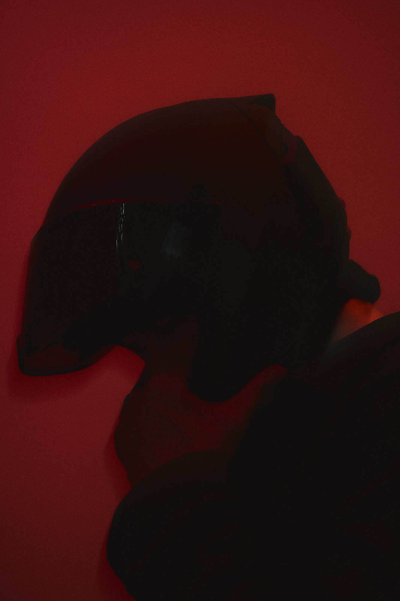 BARONS AW26 — red photograph 4