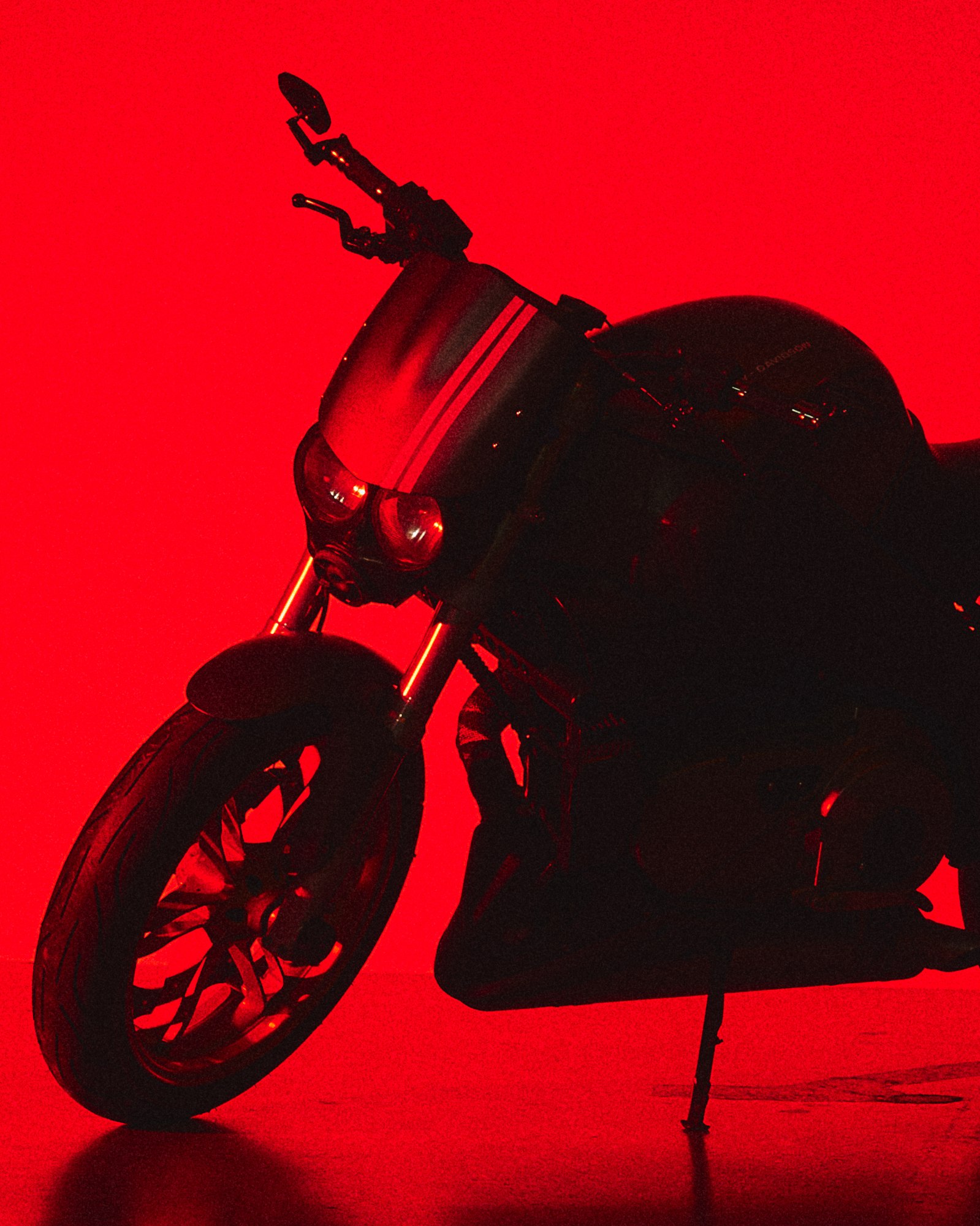 BARONS AW26 — red photograph 8