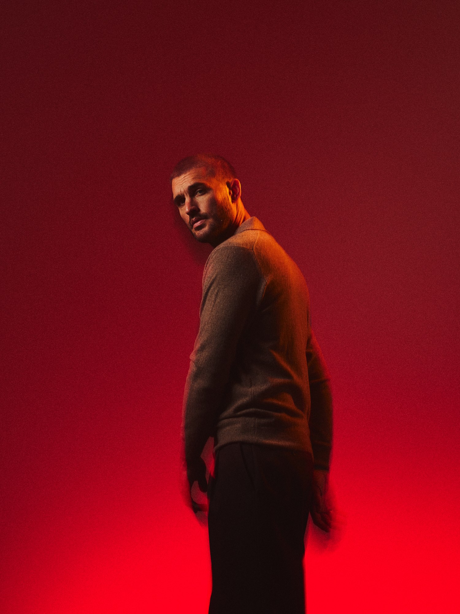 BARONS AW26 — red photograph 12