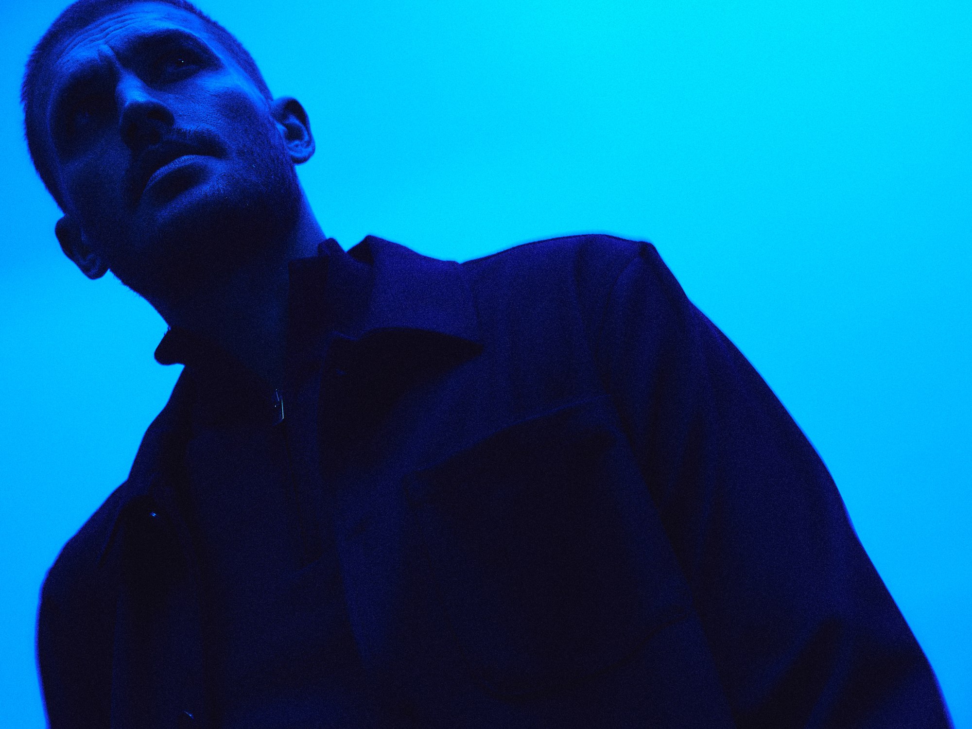 BARONS AW26 — blue photograph 13