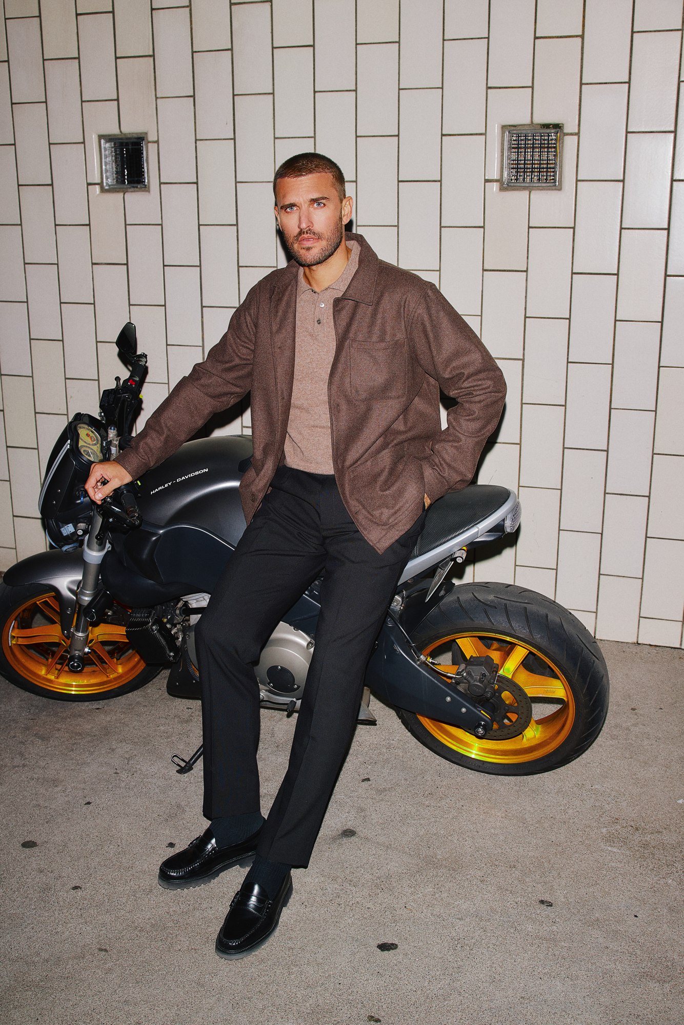 BARONS AW26 — on location photograph 3