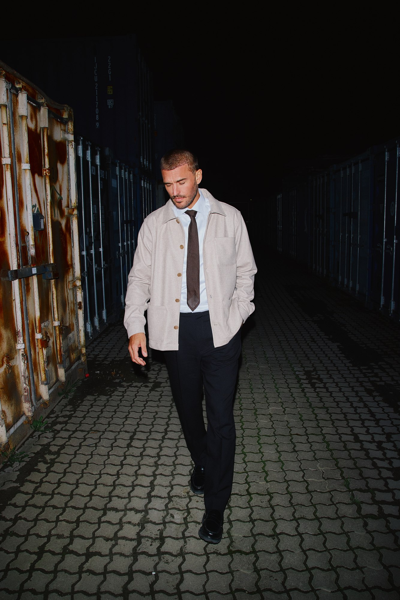 BARONS AW26 — on location photograph 8