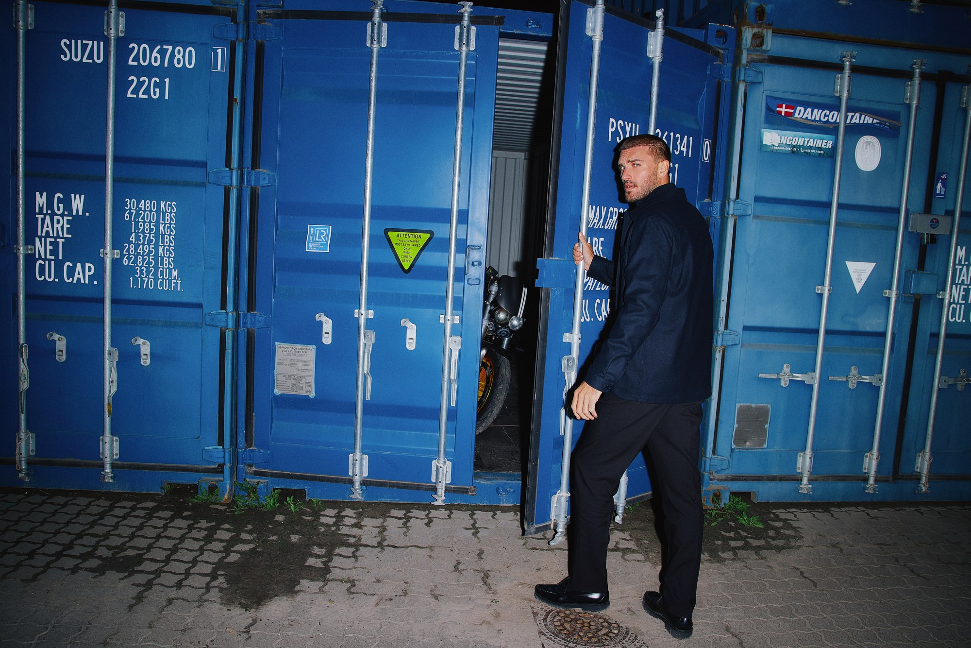 BARONS AW26 — on location photograph 17